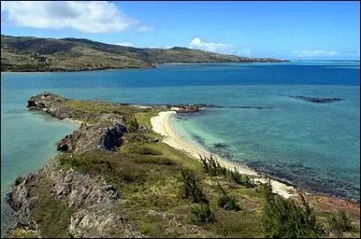 Une le des Mascareignes doit son nom au navigateur Don Diego Rodrigues, qu'il visita en 1528. Qui avait dcouvert l'archipel avant lui ? Quand ?