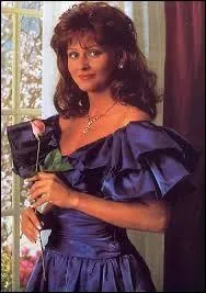 Lorsqu'elle dbuta  la WWE en 1985, de quelle superstar Miss Elizabeth est-elle devenue le manager ?