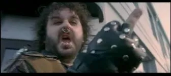 Dans ce film, Peter Jackson, un passant plein de piercings, bouscule Mickael J. Fox. De quel film s'agit-il ?