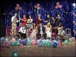 Dans  Glee  (saison 2), qui sont le roi et la reine du bal de promo ?