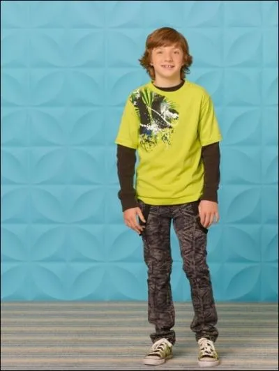 Comment s'appelle celui qui est amoureux de Chyna qui est aussi le g�nie de l'art plastique ?