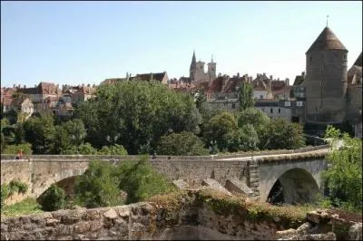 Dans quel dpartement est situe la ville de Montbard ?