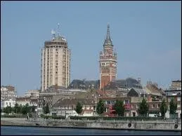 Je me rends  Dunkerque ( Nord ) o la ville est chef-lieu ...