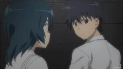 Pourquoi Keita et Miharu Mikuni sont-ils coincs dans le local de sport ?