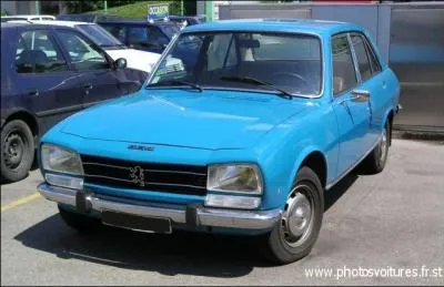 Et cette voiture avec les premiers moteurs diesel (si l'on excepte un essai sur les 403 taxi) ... ?