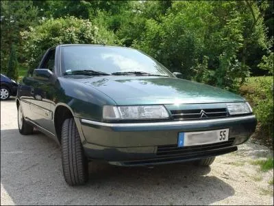 Quelle est cette voiture de la fin du sicle dernier ?