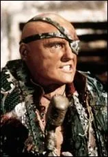 Dans  Waterworld , il joue une nouvelle fois le bad guy du film. Sur quel moyen de transport se dplace-t-il la plupart du temps ?