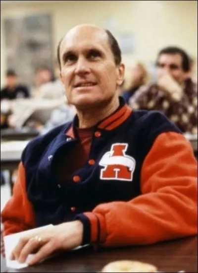 En 1988, il ralise le film  Colors , apprci par la critique, et qui voque les gangs de Los Angeles. Il donne les premiers rles  Robert Duvall et  un jeune acteur prnomm :