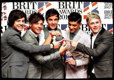 Combien de paires de chaussures ont-ils au total ?