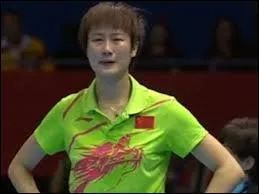 Cette fois, c'est chez les femmes que a se passe. Tout comme l'athlte prcdent, elle tait championne du monde en 2011. C'est...