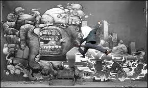 ''Elle habite quelque part 
Dans une banlieue rouge 
Mais elle vit nulle part 
Y a jamais rien qui bouge 
Pour elle la banlieue c´est toujours gris 
Comme un mur d'usine, comme un graffiti''