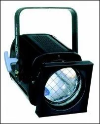 Ce moyen d'clairage est puissant et envoie la lumire sur un point prcis, en principe, l o il est dirig. Quel est son nom ?