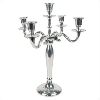 Quel est le nom de ce grand chandelier  plusieurs branches ?