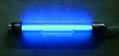 Du gaz enferm dans un tube, et qui claire, c'est magique, non ? Comment cela s'appelle-t-il ?