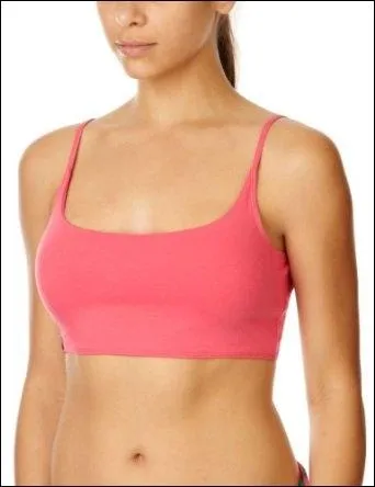 On en met aussi aux bbs, et elle a pour but de maintenir fermement la poitrine, pendant le sport, par exemple. Comment s'appelle-t-elle ?