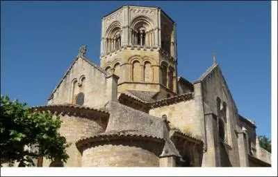 Berceau de Saint-Hugues, abb btisseur de Cluny, Semur-en-Brionnais o vous serez merveills par la visite de l'glise romane Saint-Hilaire est situ dans :