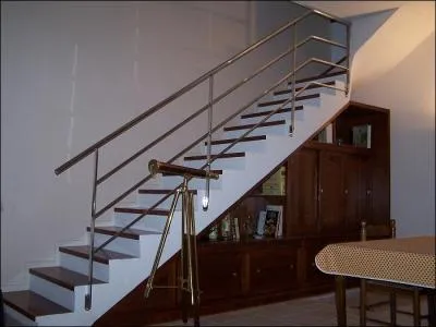 On monte encore cet escalier avec -inae pour rencontrer -ieae. Donc -inae est le suffixe pour :