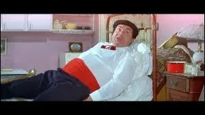 Nous retrouvons Michel Galabru dans  Le Petit Baigneur . Dans ce film, il joue le rle de ...