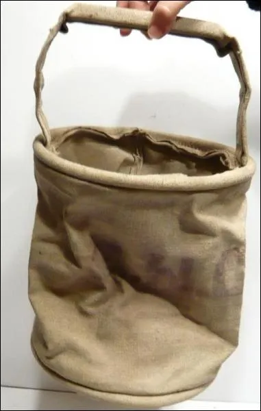 Comment s'appelle cet objet bien utile au campeur ?