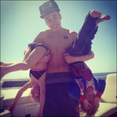 Comment s'appellent son demi-frre et sa demi-sur ?