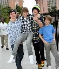 Comment s'appellent ses meilleurs amis ?