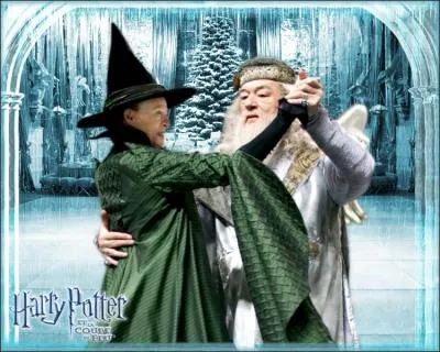 Comment s'appelle cette femme ? ( gauche)