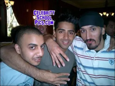 Qui est-ce ? (au milieu)