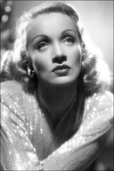 Qui s'est rendu c�l�bre en jouant le r�le de Lola-Lola ?