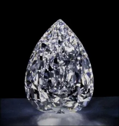 Combien de diamants a-t-on taill� � partir du Cullinan, lequel pesait 3106 carats ?