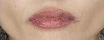  qui appartient cette bouche ?