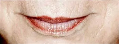  qui appartient cette bouche ?