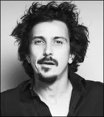 Qui est cet humoriste ?