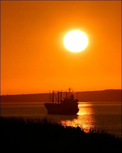 Une petite ... ... en mer, a vous tente ?