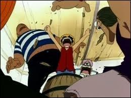 Comment Luffy arrive-t-il sur le bateau dans le premier pisode ?