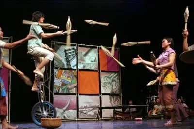 Une des plus vieilles armes du monde, utilise ici comme un accessoire d'adresse.