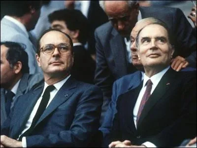 Le 16 mars, le gouvernement de Laurent Fabius dmissionne suite  la dfaite aux lgislatives. Jacques Chirac est nomm Premier ministre. Comment appelle-t-on cette situation politique ?
