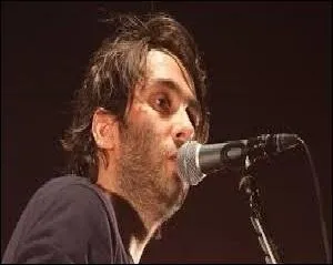 Faut des gonzesses  la tl. Ouais, faut des pilules...