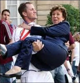 Quelle est la formation de cette ancienne ministre de la sant ?