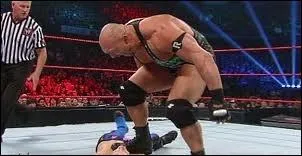 Ryback vs. deux catcheurs locaux, qui gagne ?
