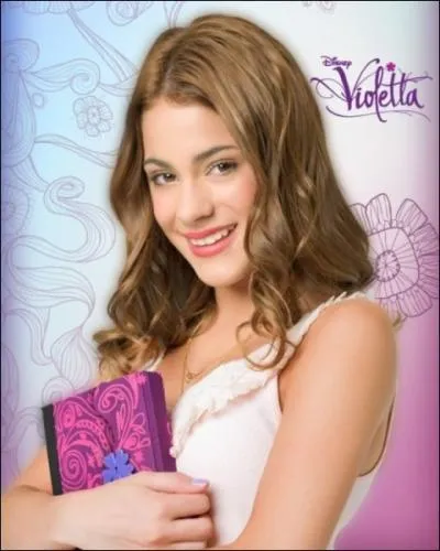 Comment s'appelle la cuisinire qui travaille chez Violetta ?