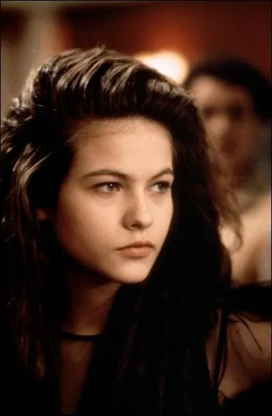 Un film avec comme titre le nom d'un produit cosmtique, vous y croyez-vous ? Quel est le titre de ce film de 1985 qui rvla la magnifique Charlotte Valandrey ?