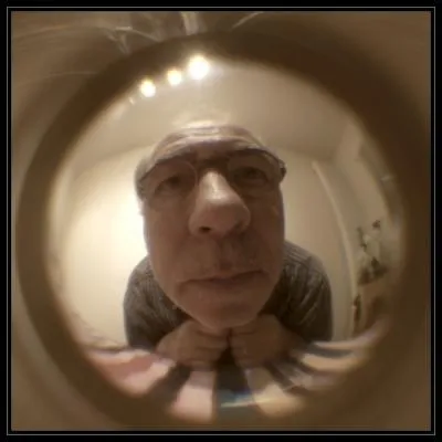 Le baiser associ  cet accessoire de porte, ayant pour origine une histoire de trahison biblique, est hypocrite et annonciateur de tratrise ? Quel est son nom ?