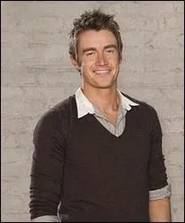 Qui est Clay Evans ?