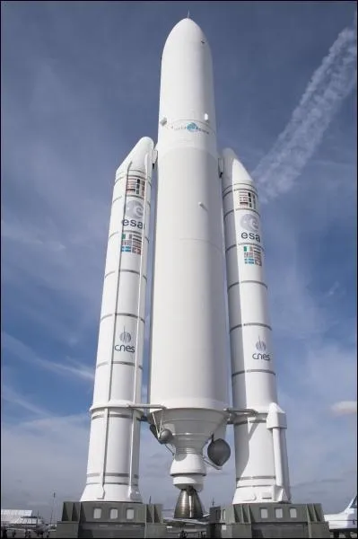 Combien de temps fonctionnent les deux acclrateurs  poudre d'Ariane 5 qui amnent la fuse  70km d'altitude ?