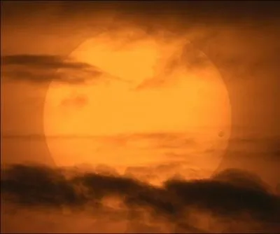 Comment appelle-t-on l'alignement parfait du Soleil, de la Terre et d'une autre plante ?