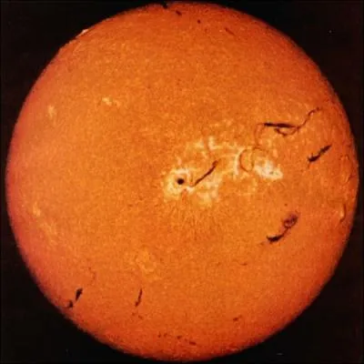 Quel pourcentage reprsente la masse du Soleil par rapport  l'ensemble des corps du systme solaire ?