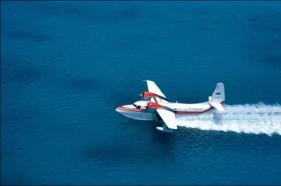 Comment appelle-t-on un avion qui peut dcoller et atterrir sur l'eau ?