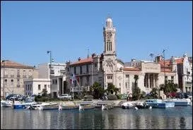 Nous allons visiter la ville de Ste ( Hrault ). Elle est chef-lieu ...