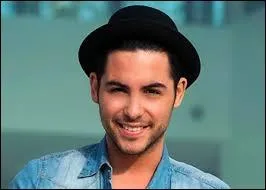 Comment s'appelle celui qui a fait  The Voice  ?