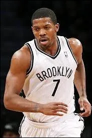 Qui est ce joueur des Nets ?